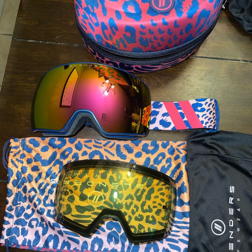Snow goggles